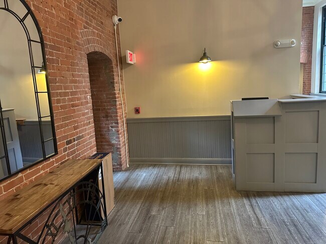 Building Photo - 25 Grand St