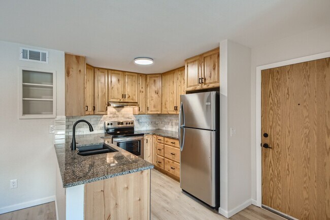 New Appliances, Granite - 697 Canyon Dr