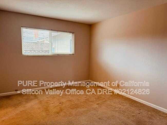 Building Photo - 5035 Wayland Ave