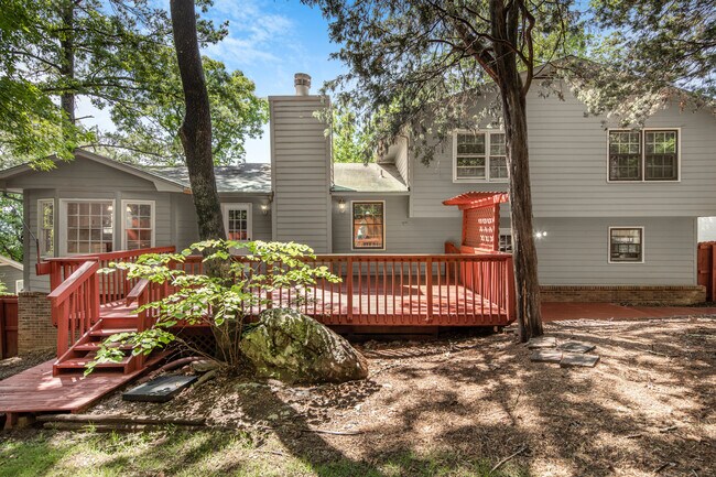 Building Photo - 2624 Excalibur Dr SE