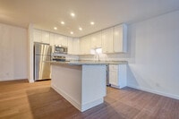 Kitchen - Foxcroft Apartments