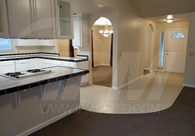 Building Photo - 143 W 3rd Ave