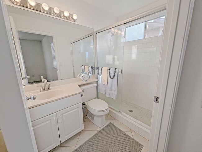 Building Photo - Ground floor 3 bedroom 2 bath with ocean view and community pools