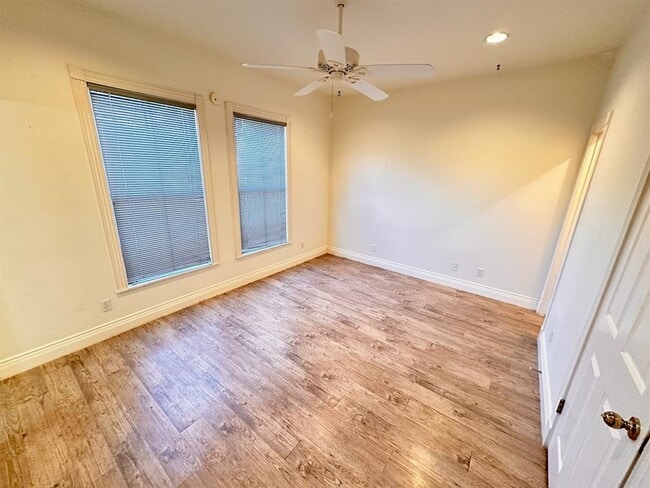 Building Photo - 402 W 44th St