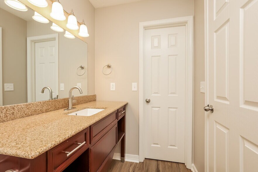 Building Photo - 1195 St Andrews Dr