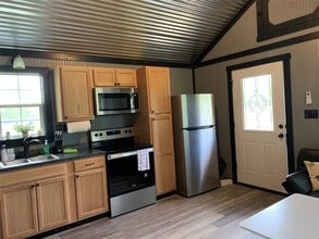 Building Photo - 9706 Camelots Ct