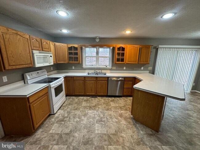 Building Photo - 346 Saddleback Ln