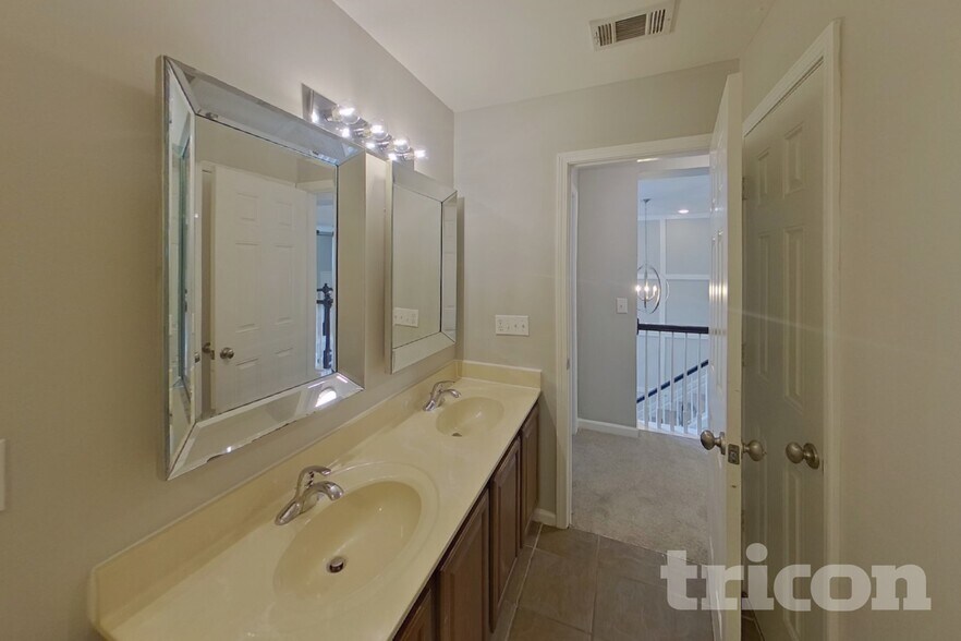 Building Photo - 7457 Mistydawn Dr