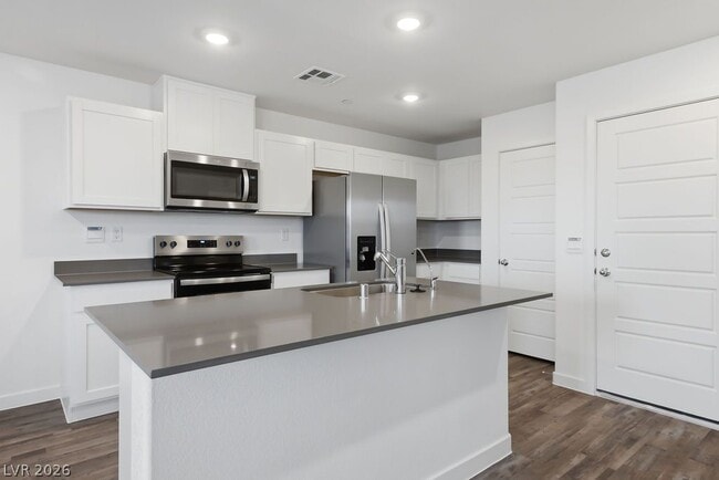 Building Photo - 482 Golden Myna Ave