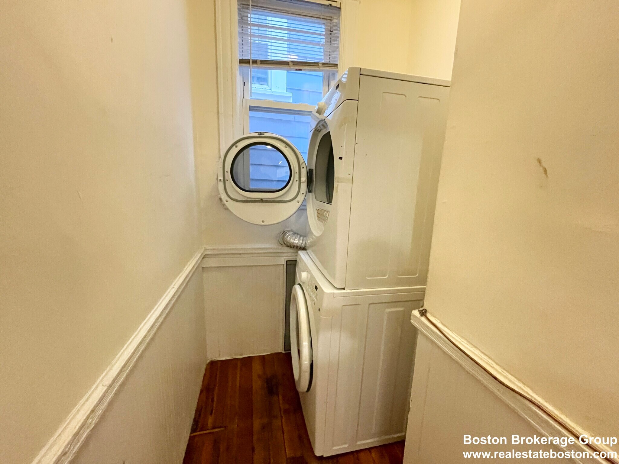 Building Photo - 17 Sachem St