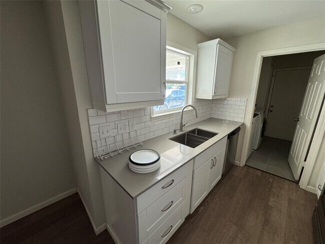 Building Photo - 9501 Quail Ct