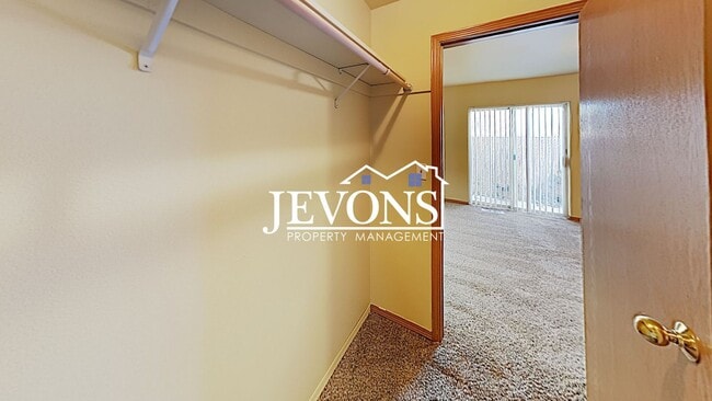 Building Photo - Charming home just steps from transit, par...