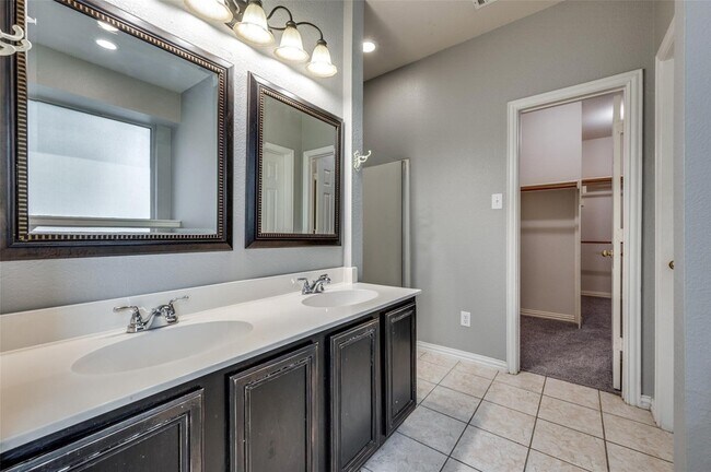 Building Photo - 9801 Cedarcrest Dr