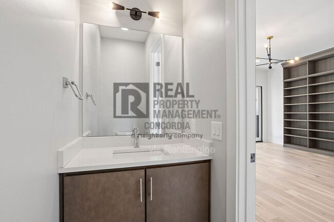 Building Photo - 1242 2nd Ave S