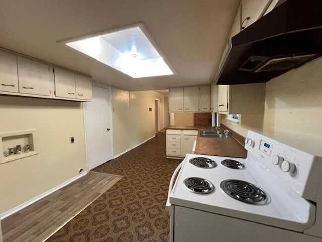 Building Photo - 1330 La Porte Dr