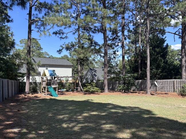 Building Photo - 420 Lake Forest Dr SE