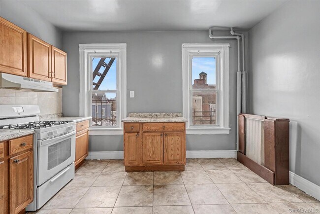 Building Photo - 240 S 5th Ave