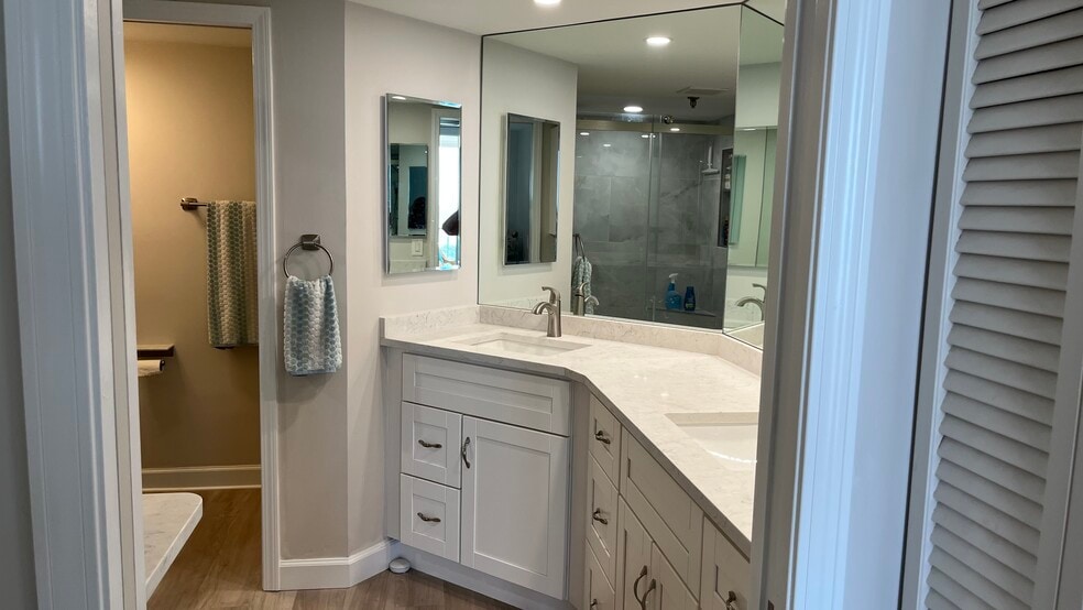 Master Bath - 9650 S Ocean Dr