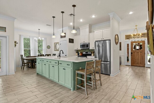 Building Photo - 2402 Twin Ridge Ct