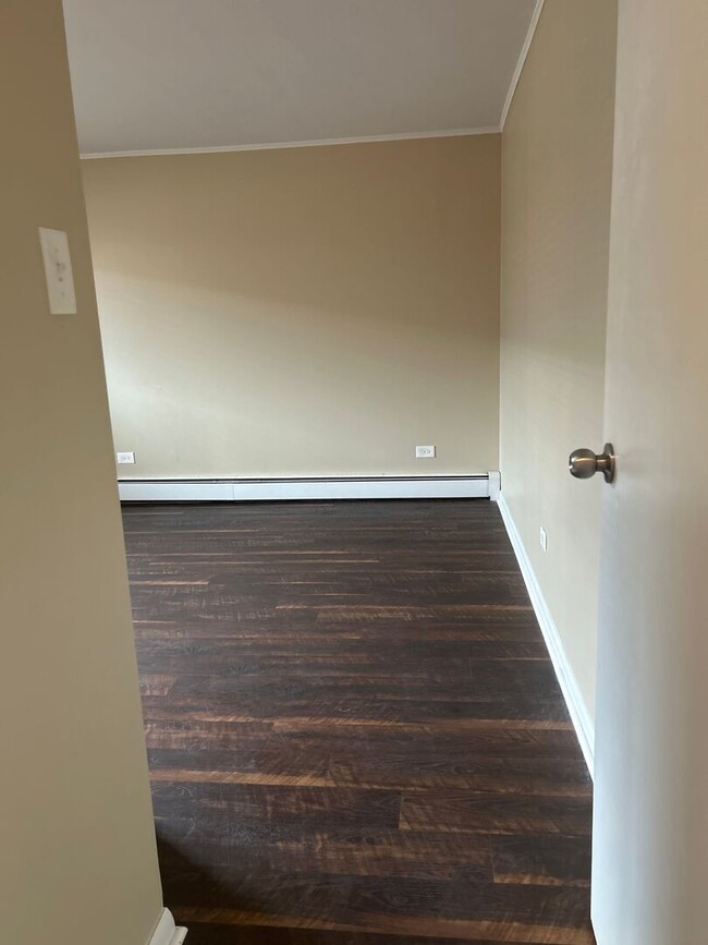 Building Photo - 6049 W 64th Pl