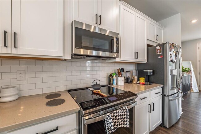 Building Photo - 313 Skylar Way SE