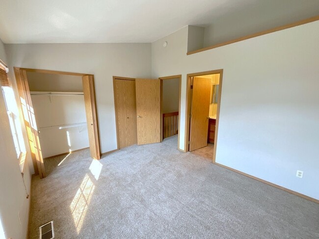 Building Photo - 2 Bedroom Townhome Available Near Austin B...