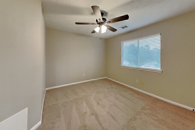Building Photo - 26905 Faircourt Dr