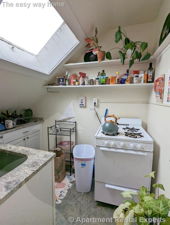 Building Photo - 44 Central St