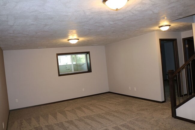 Building Photo - Spacious 3BR Townhome on Quiet Cul-de-Sac | 2,000+ Sq Ft & Attached Garage!