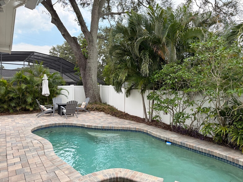 Building Photo - 4202 W Palmira Ave