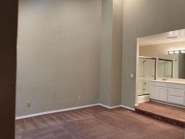 Building Photo - "Charming 2-Bed, 2-Bath Retreat in the Heart of Santa Clara!"