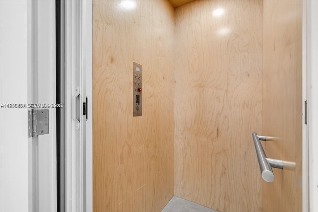 Building Photo - 650 NE 32nd St