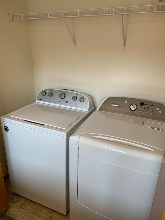 Building Photo - Beautiful 3-bd, 2.5-bath house The Ridge in Kent.