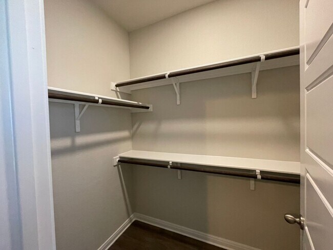 Building Photo - 449 Emma Dr