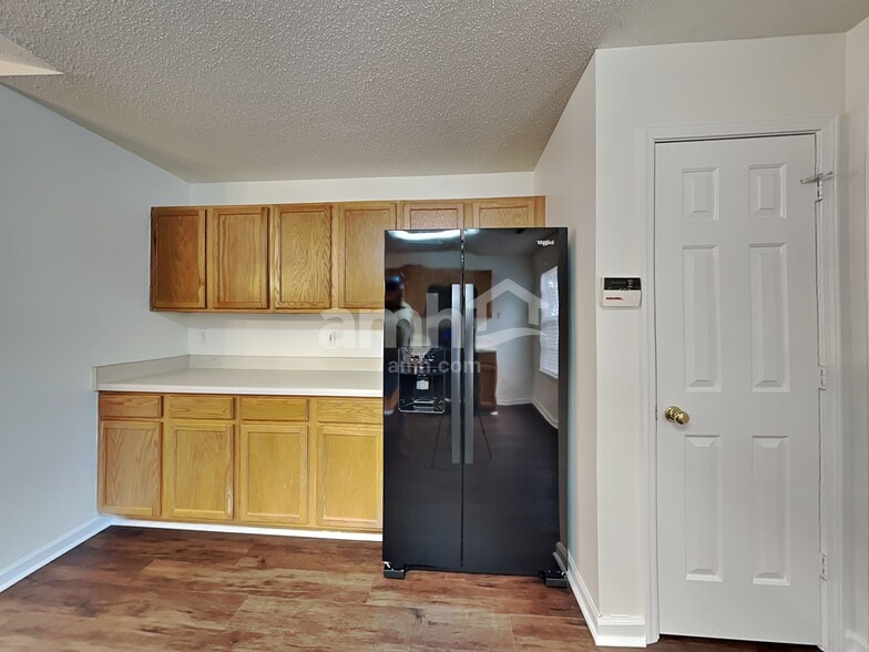 Building Photo - 411 Revis Creek Ct