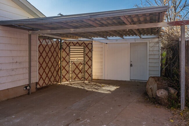 Building Photo - 2103 N Marrs St