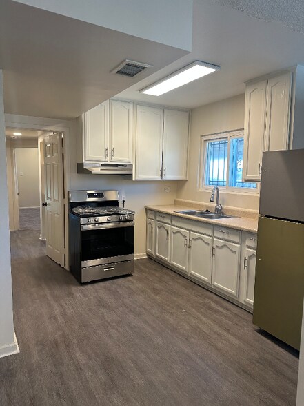 Building Photo - 1205 W 97th St