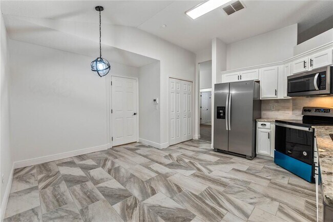 Building Photo - 137 Wellwood Ln