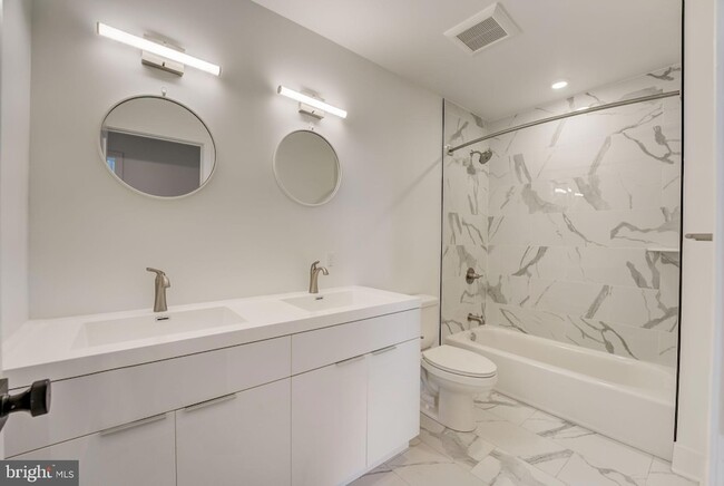 Building Photo - 4200 Lancaster Ave