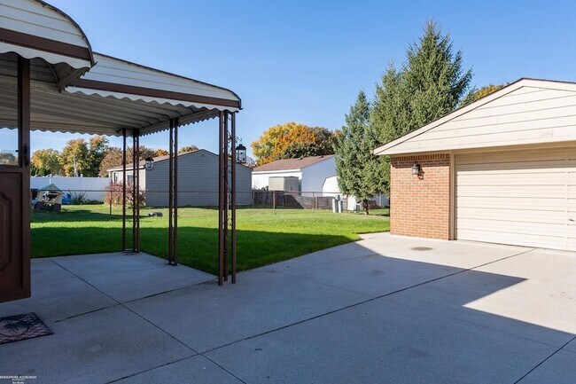 Building Photo - 14323 Mary Grove Dr