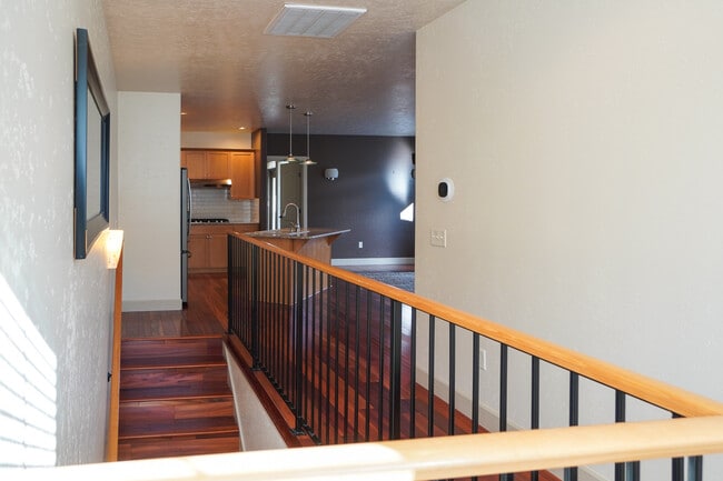 Building Photo - 1254 E Winding Creek Dr