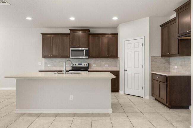 Building Photo - 740 Aliso Trail