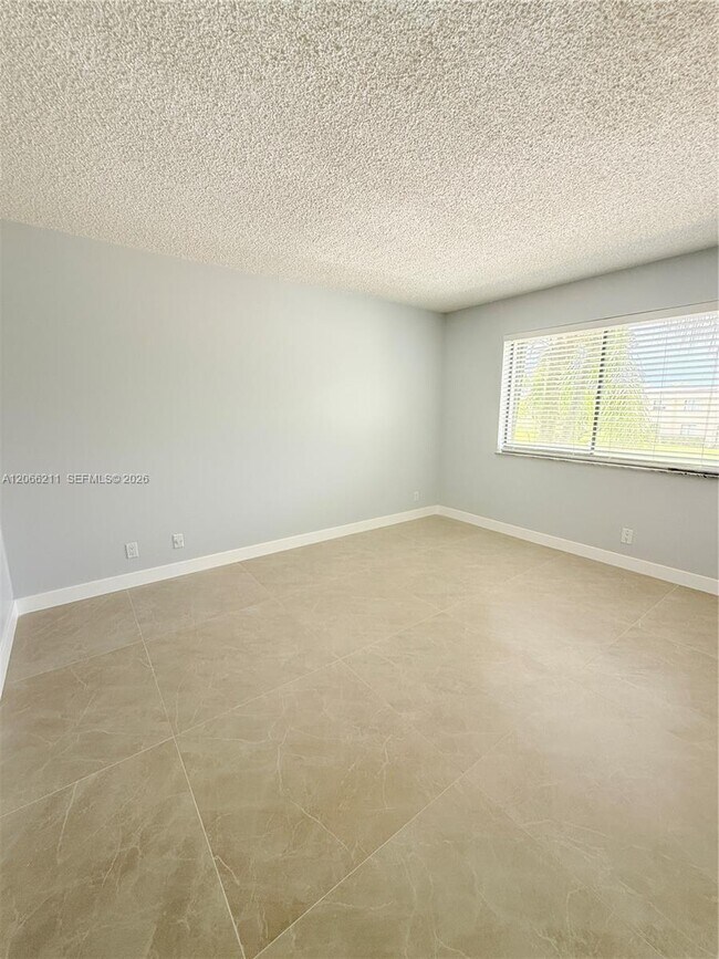 Building Photo - 16511 Blatt Blvd