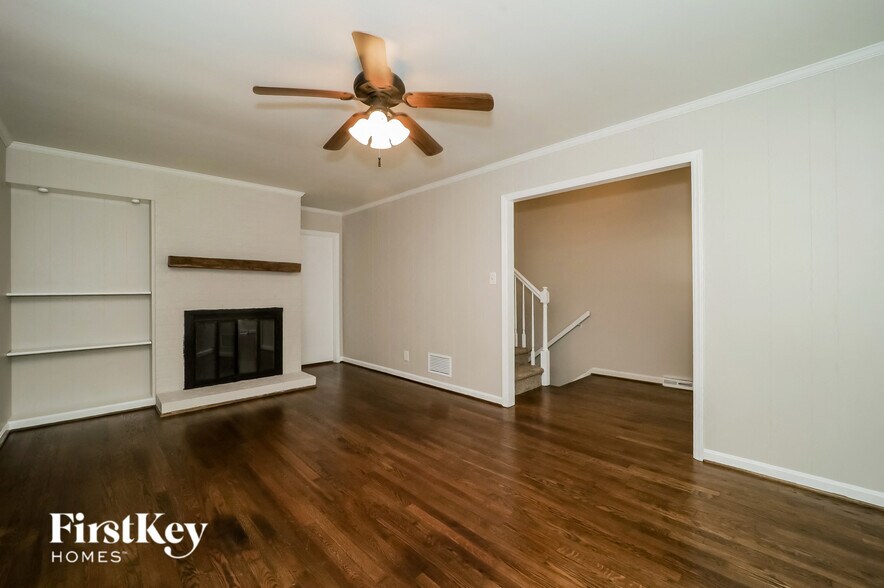 Building Photo - 2706 Northampton Dr