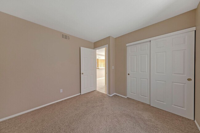 Building Photo - Green Valley Home! Beautiful &  Spacious! Stainless steel appliances! Washer & dryer! No pets!