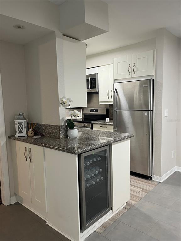 Building Photo - 528 Golden Raintree Pl