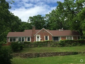 Building Photo - Large brick home, 3 fireplaces, Raytown sc...
