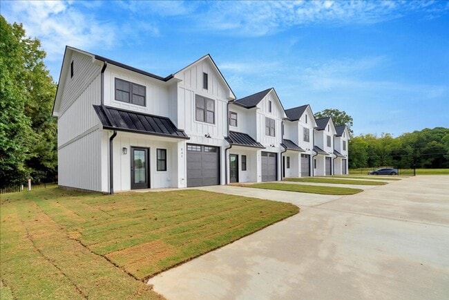 Building Photo - Cherfran Townhomes: Luxury Living in the Heart of South Hill