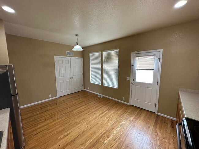 Building Photo - 2057 Creekridge