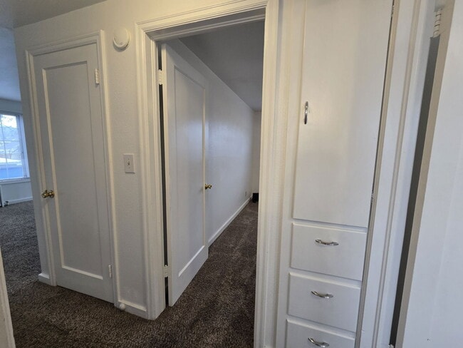 Building Photo - 451 NE Winchester St